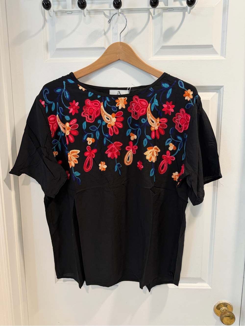 NWT AZ  Embroidered Floral Black Women's Top Sz L XL 100 Viscose
